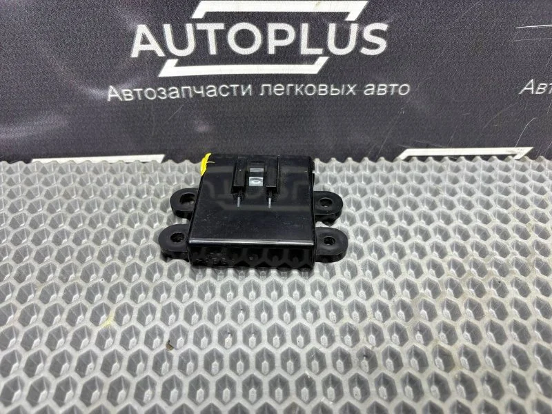 Блок управления центральным замком Mitsubishi - миниатюра 3
