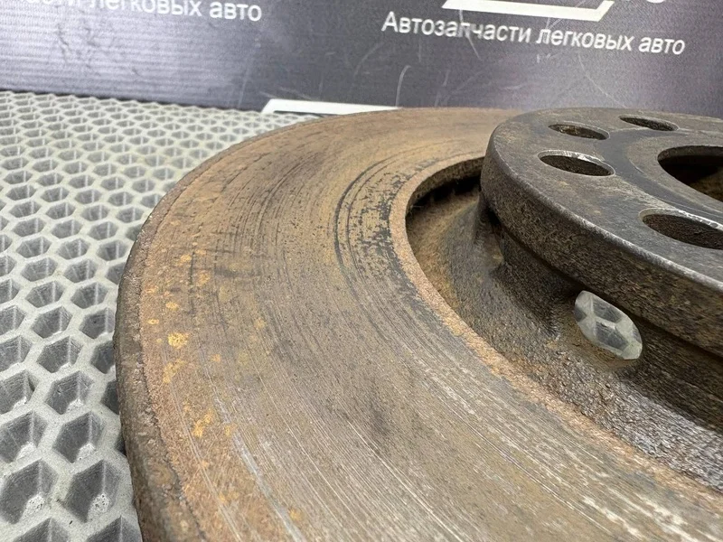 Диск тормозной передний Audi A6 СЕДАН C5 2.4 APS - миниатюра 3