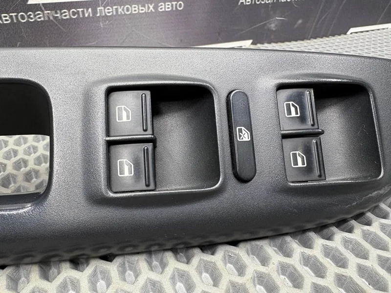 Блок управления стеклоподъемниками Skoda Octavia - миниатюра 4
