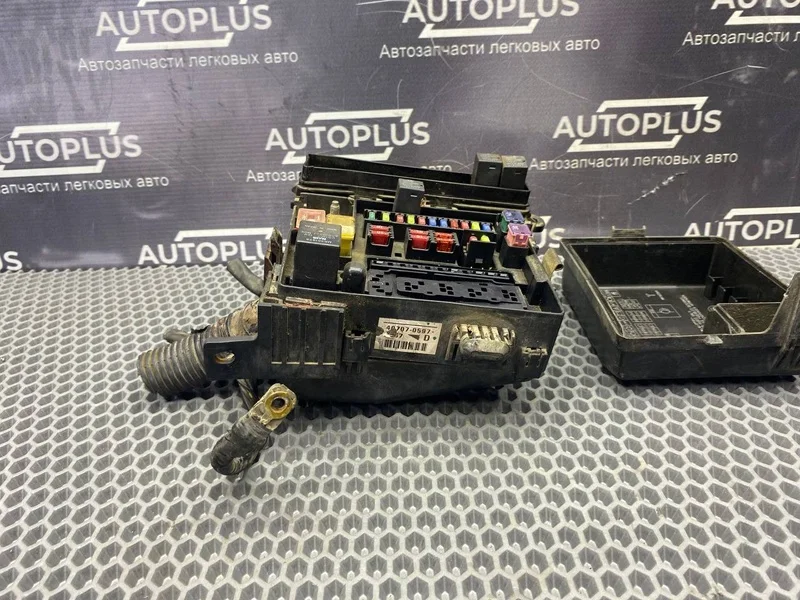 Блок предохранителей подкапотный Mitsubishi Lancer - миниатюра 7