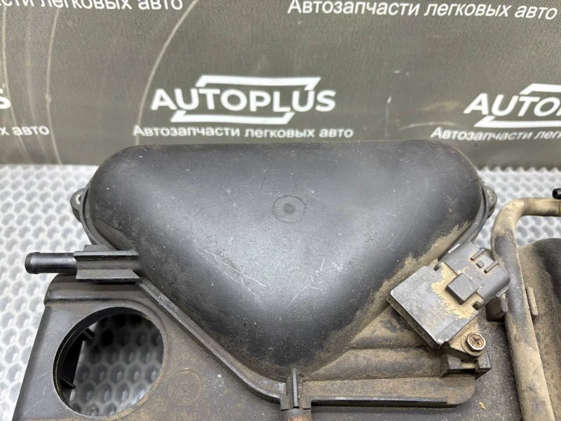 Крышка корпуса воздушного фильтра Nissan Note E11 - миниатюра 2