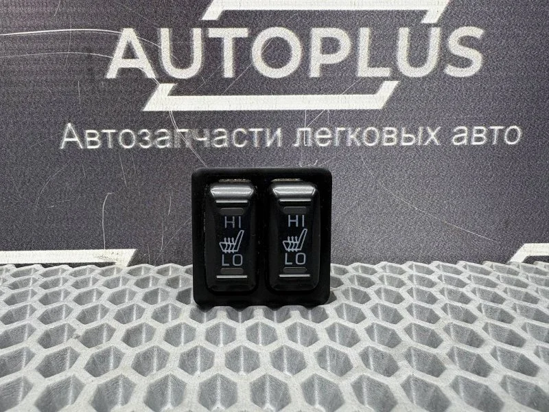 Кнопка обогрева сидений Mitsubishi Outlander 3