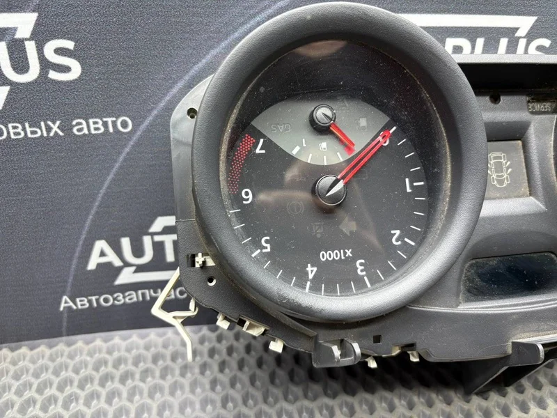 Панель приборов Renault Megane СЕДАН K4MW761 2005 - миниатюра 2