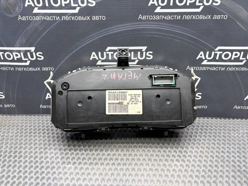 Панель приборов Renault Megane СЕДАН K4MW761 2005 - миниатюра 5