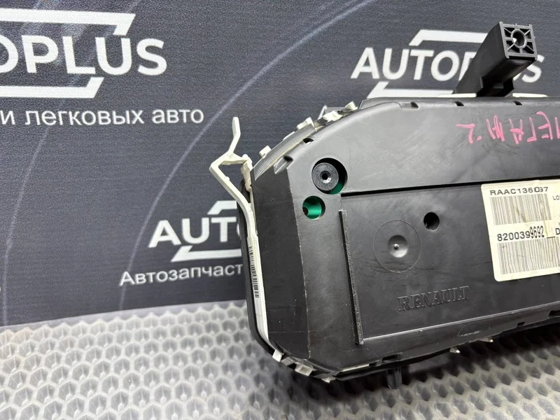 Панель приборов Renault Megane СЕДАН K4MW761 2005 - миниатюра 6