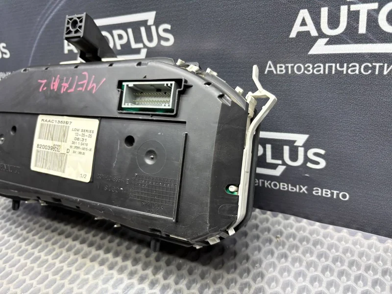 Панель приборов Renault Megane СЕДАН K4MW761 2005 - миниатюра 8
