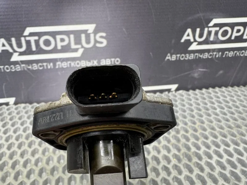 Датчик уровня масла в двигателе Audi A6 2.4 ALF - миниатюра 5