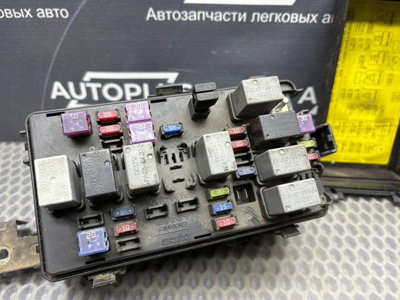 Блок предохранителей Chevrolet Aveo T250 1.2 B12D1 - миниатюра 2
