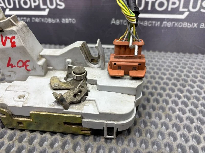 Замок боковой двери задний левый Peugeot 307 - миниатюра 7
