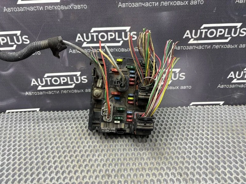 Блок предохранителей Peugeot 307 ХЭТЧБЕК 1.6 NFU - изображение 1
