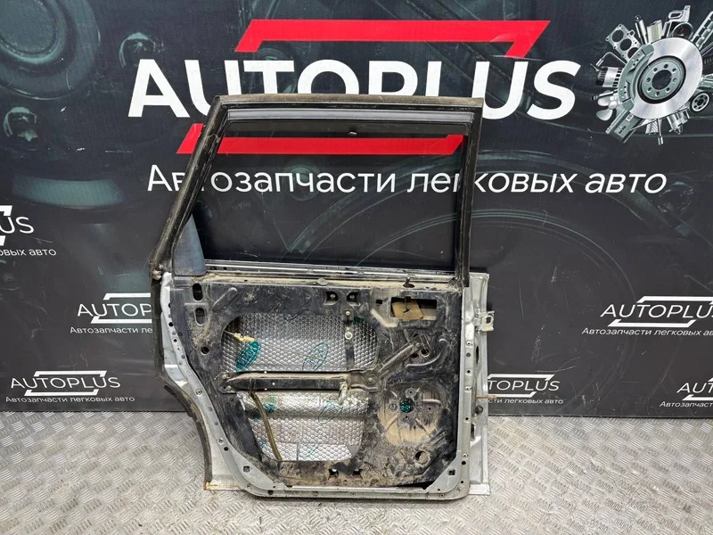 Дверь боковая задняя левая Audi 100 C3 СЕДАН 2.6 - миниатюра 8