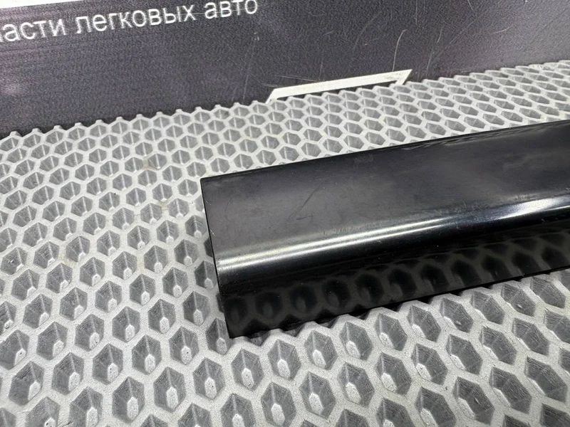 Заглушка рейлинга задняя правая Mitsubishi - миниатюра 4