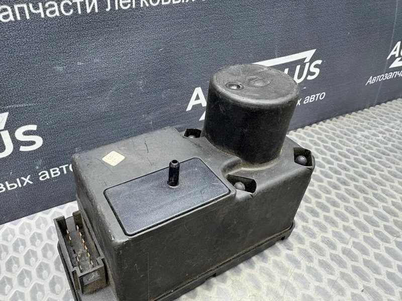 Компрессор центрального замка Volkswagen Passat B3 - миниатюра 6