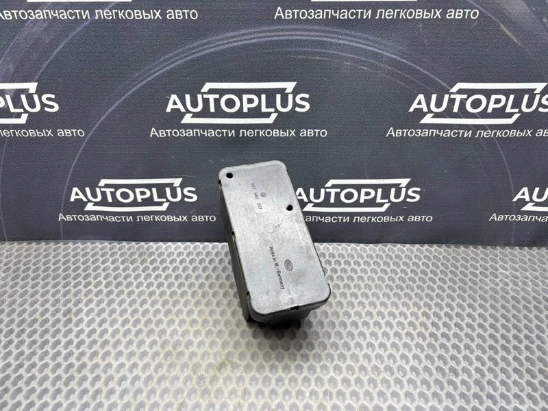 Компрессор центрального замка Volkswagen Passat B3 - миниатюра 7