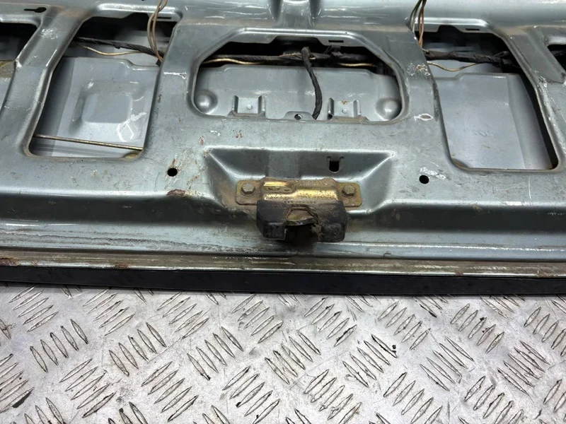 Крышка багажника Volkswagen Passat B3 СЕДАН 1.6 RF - миниатюра 10