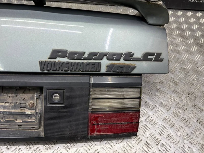 Крышка багажника Volkswagen Passat B3 СЕДАН 1.6 RF - миниатюра 2