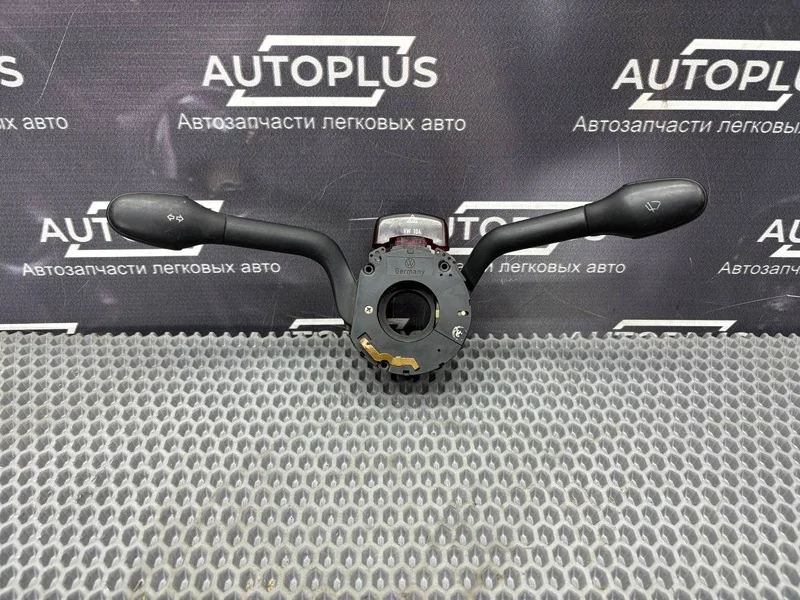 Блок подрулевых переключателей Volkswagen Golf 3