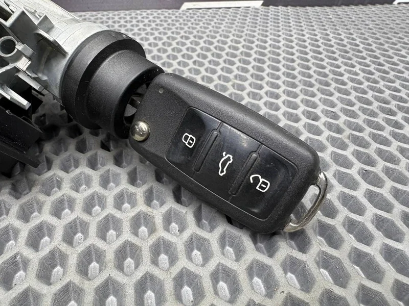 Замок зажигания с ключом Skoda Octavia ЛИФТБЭК А5 - миниатюра 2