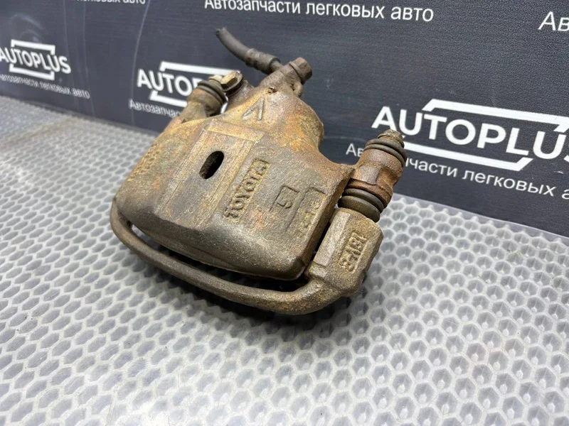 Суппорт тормозной передний правый Toyota Sprinter - миниатюра 4