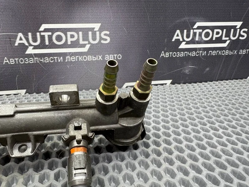 Топливная рампа Volkswagen Golf AKQ 1997-2006 - миниатюра 2