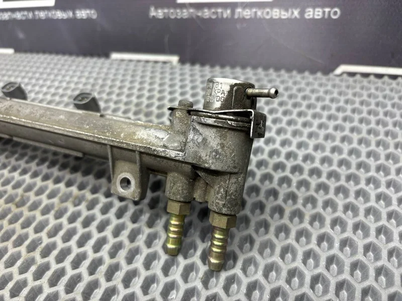 Топливная рампа Volkswagen Golf AKQ 1997-2006 - миниатюра 9