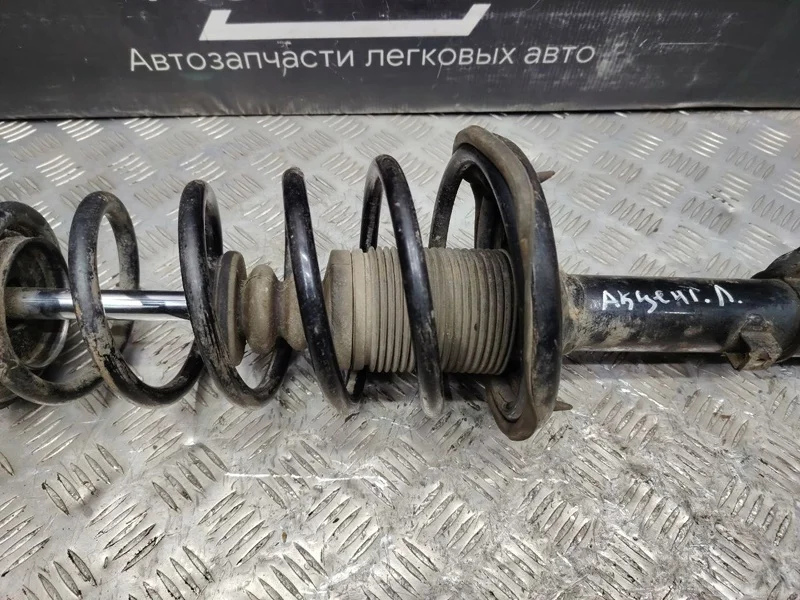 Стойка подвески задняя левая Hyundai Accent СЕДАН - миниатюра 4