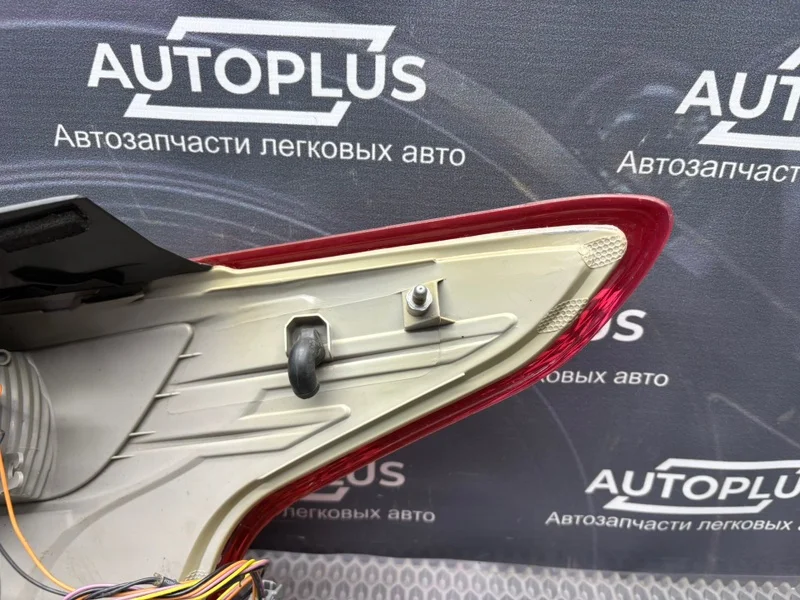 Фонарь задний левый Ford Focus СЕДАН 1.6 PNDA 2011 - миниатюра 7