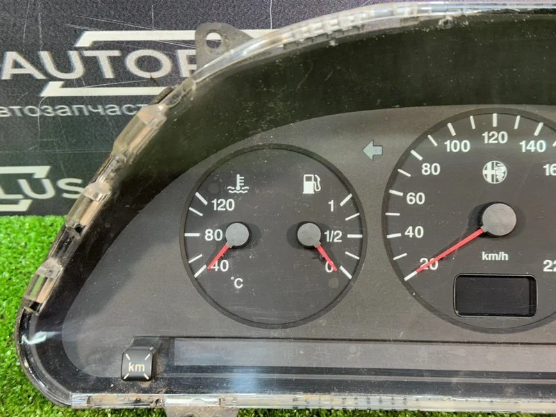 Приборная панель Alfa Romeo 146 ЛИФТБЭК 1.4 AR - миниатюра 2