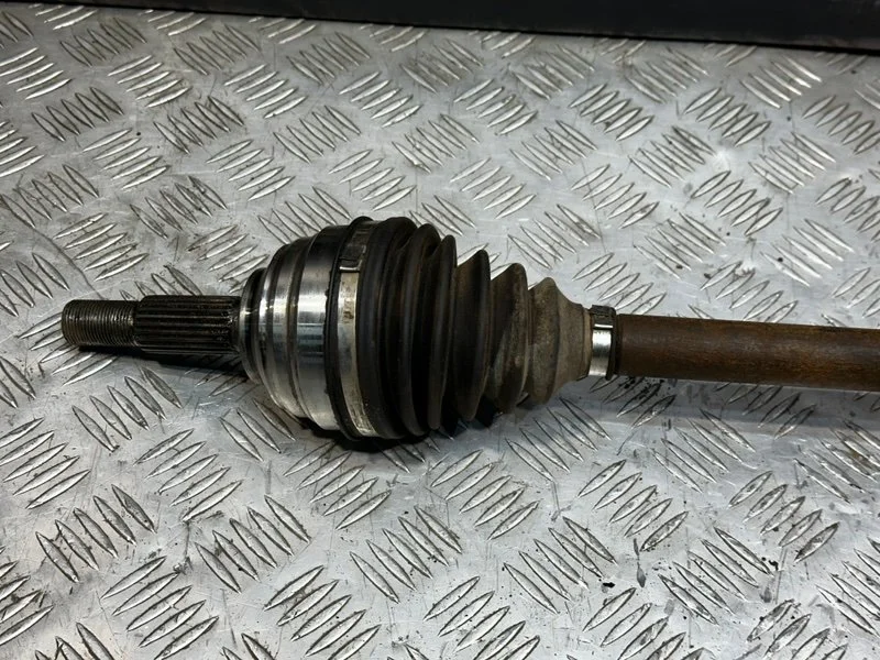 Правый привод Renault Megane СЕДАН K4MW761 2005 - миниатюра 2