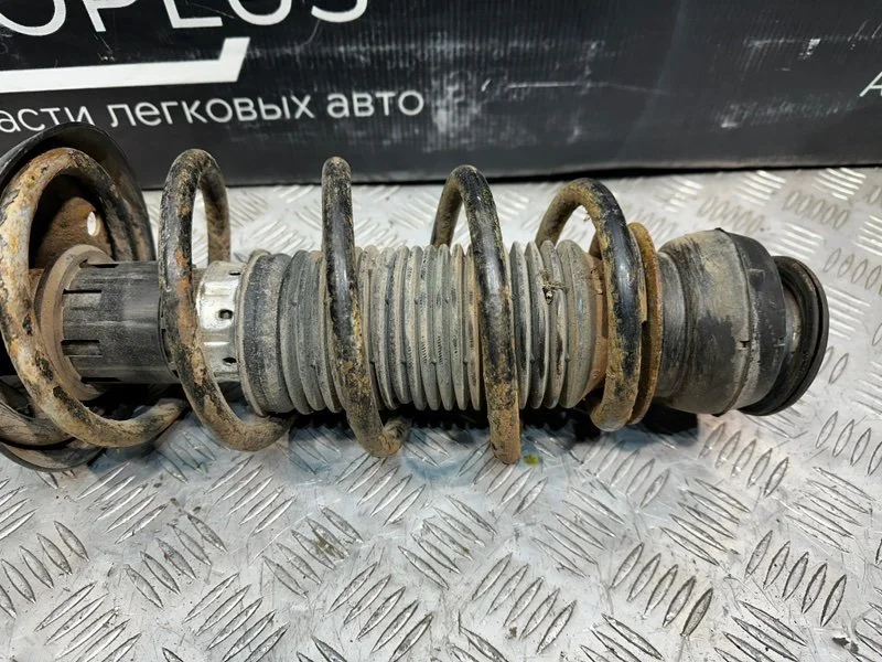 Стойка подвески передняя правая Volkswagen Bora - миниатюра 2