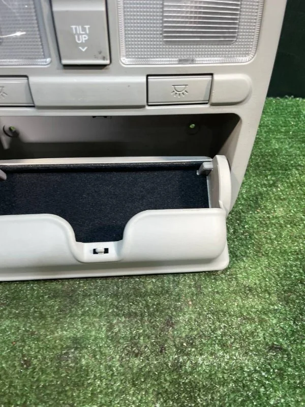 Плафон освещения салона Hyundai Grandeur 4 2.7 - миниатюра 9