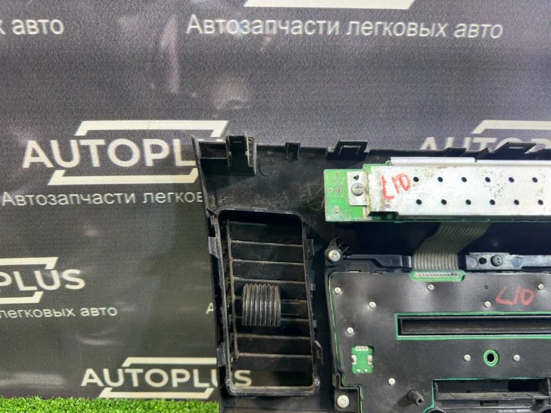 Центральная накладка торпеды Mitsubishi Lancer X - миниатюра 5