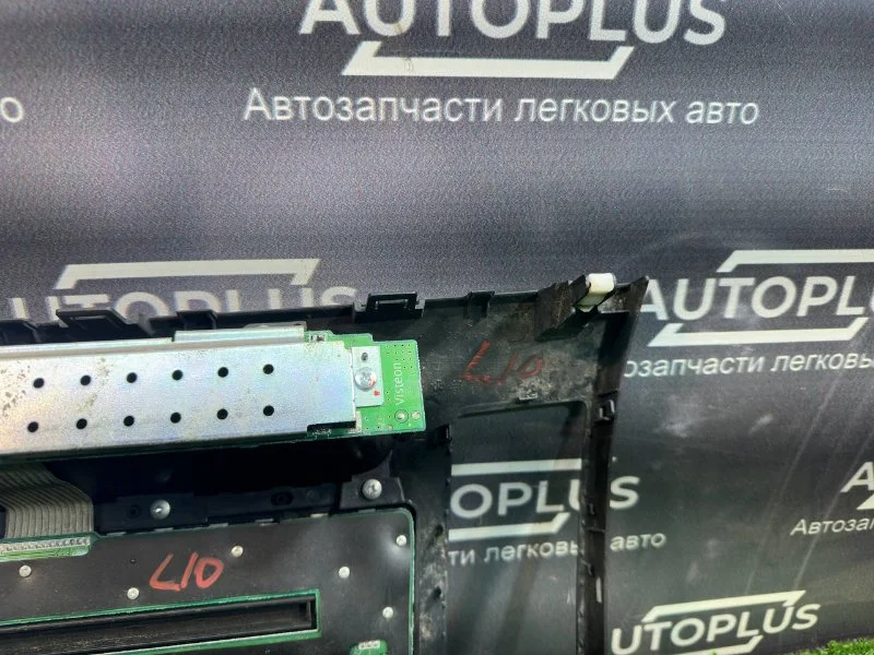 Центральная накладка торпеды Mitsubishi Lancer X - миниатюра 6