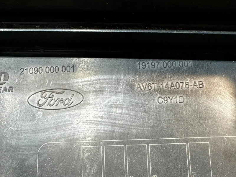 Блок предохранителей подкапотный Ford Focus СЕДАН - миниатюра 8