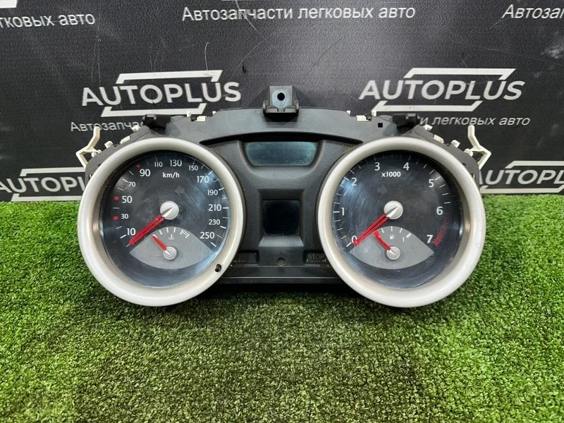 Панель приборов Renault Megane СЕДАН K4MW761 2005 - изображение 1