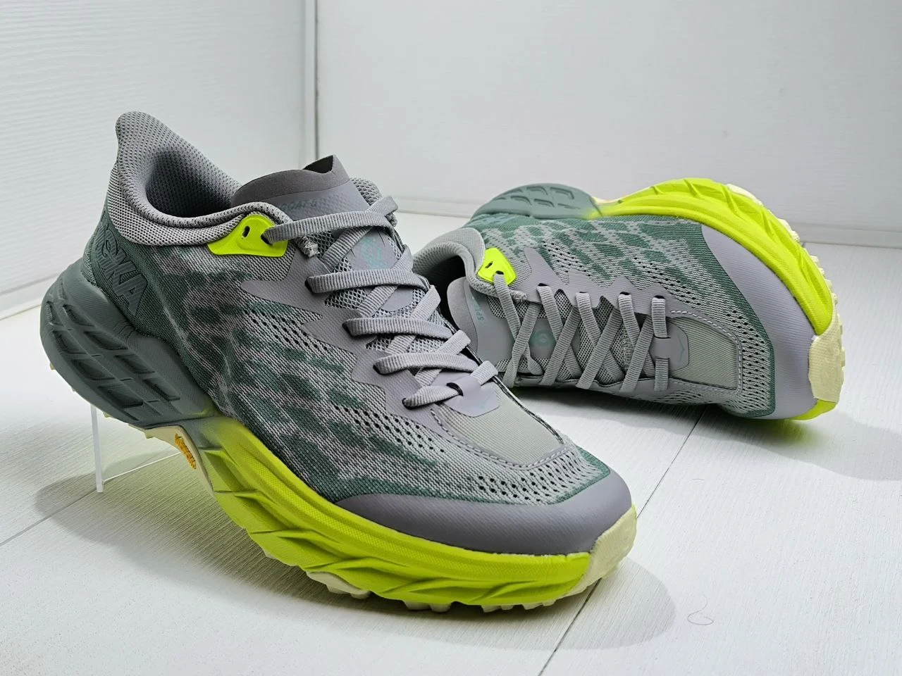 Кроссовки мужские летние Hoka Speedgoat 5 - миниатюра 4