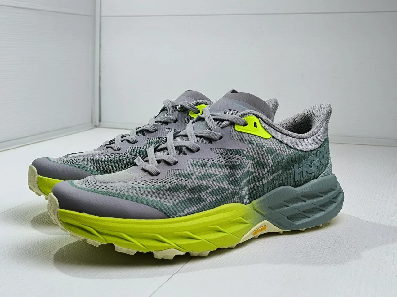 Кроссовки мужские летние Hoka Speedgoat 5 - миниатюра 5