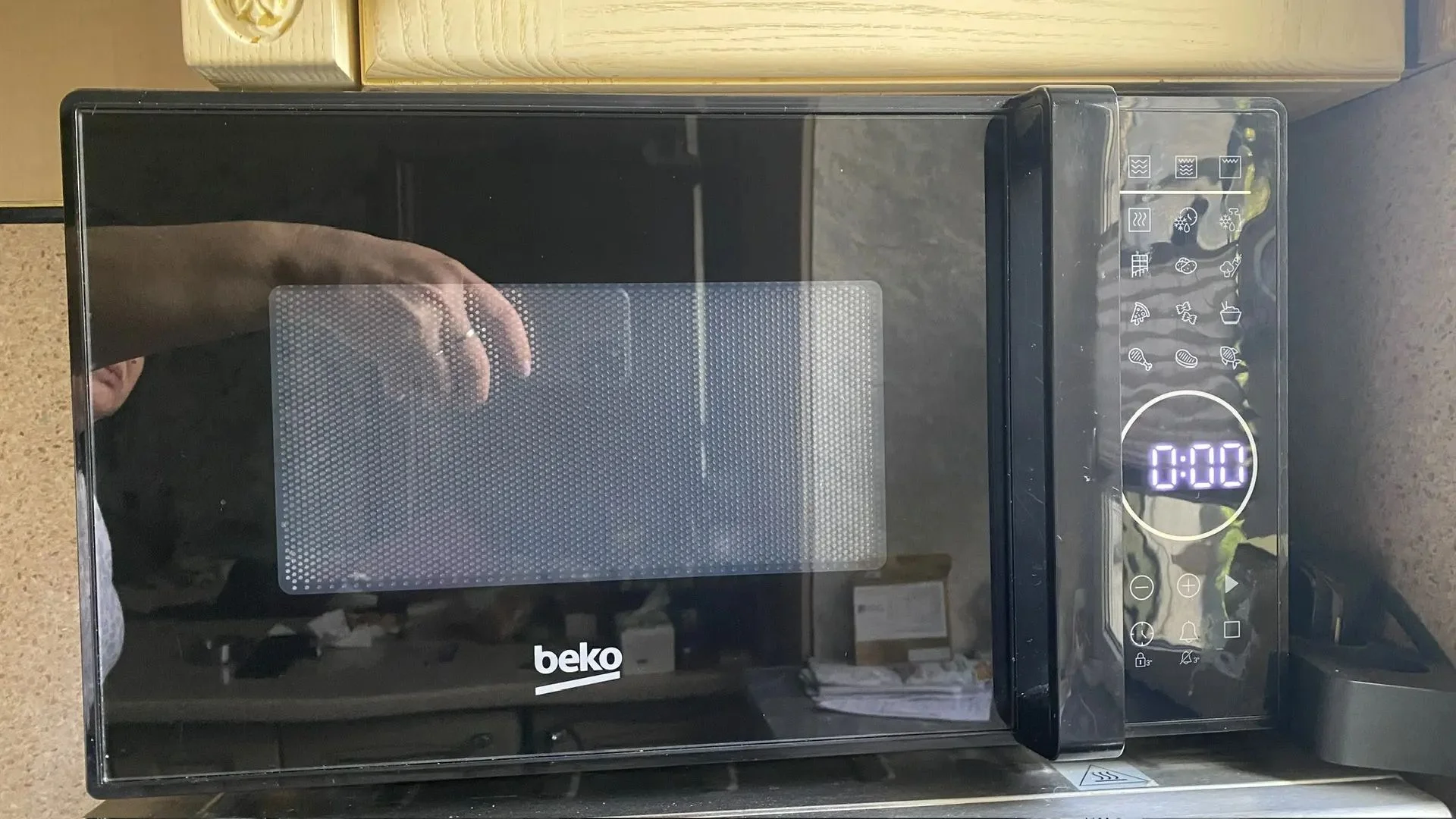 Микроволновая печь с грилем Beko
MGC20130BFB, 20 л - изображение 1