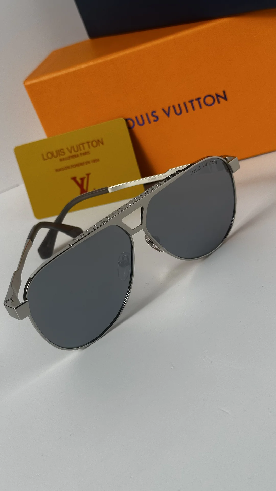 Солнцезащитные очки Louis Vuitton - миниатюра 7