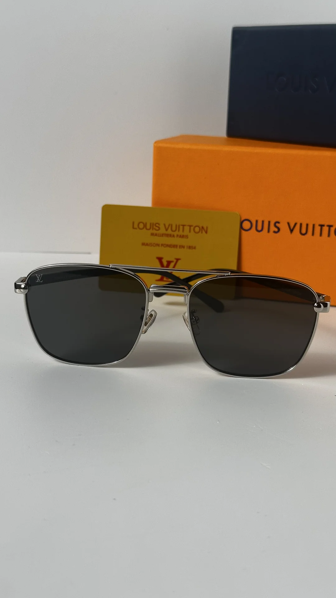 Солнцезащитные очки Louis Vuitton - миниатюра 6
