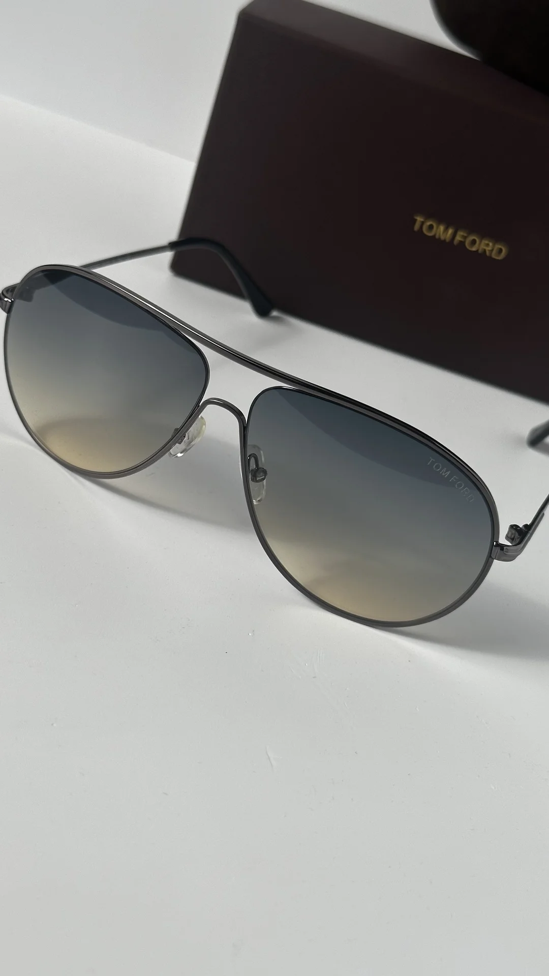 Солнцезащитные очки Tom Ford - миниатюра 2