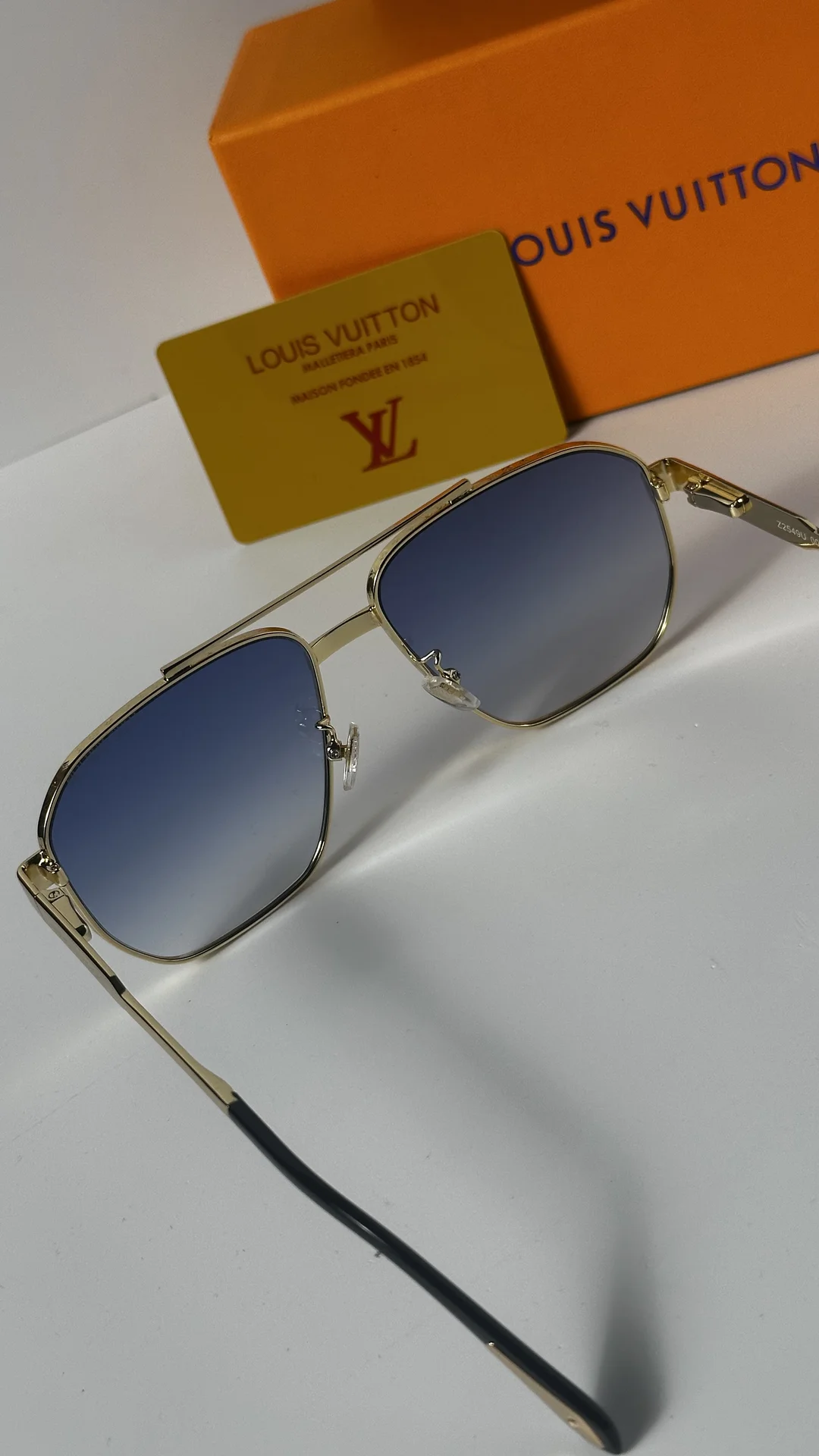 Солнцезащитные очки Louis Vuitton - миниатюра 10