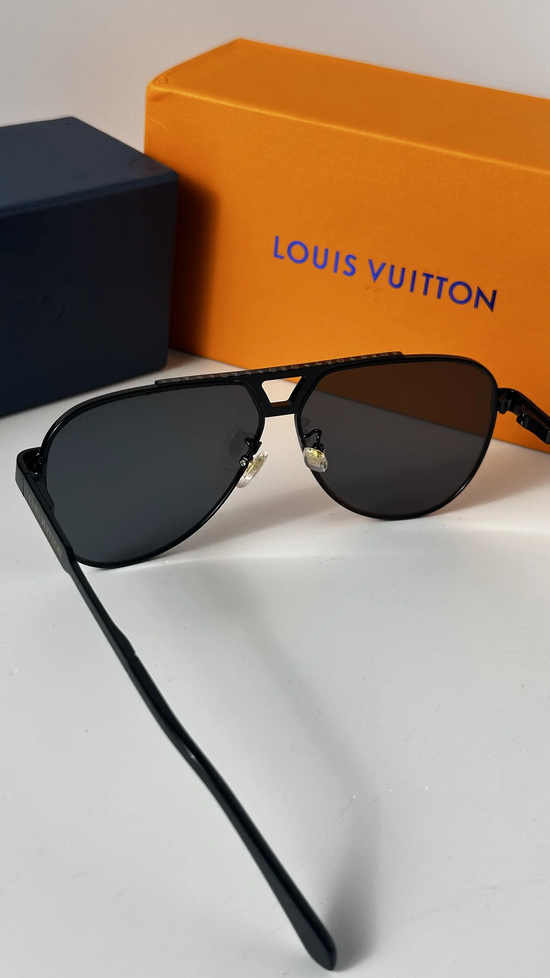 Солнцезащитные очки Louis Vuitton - миниатюра 8