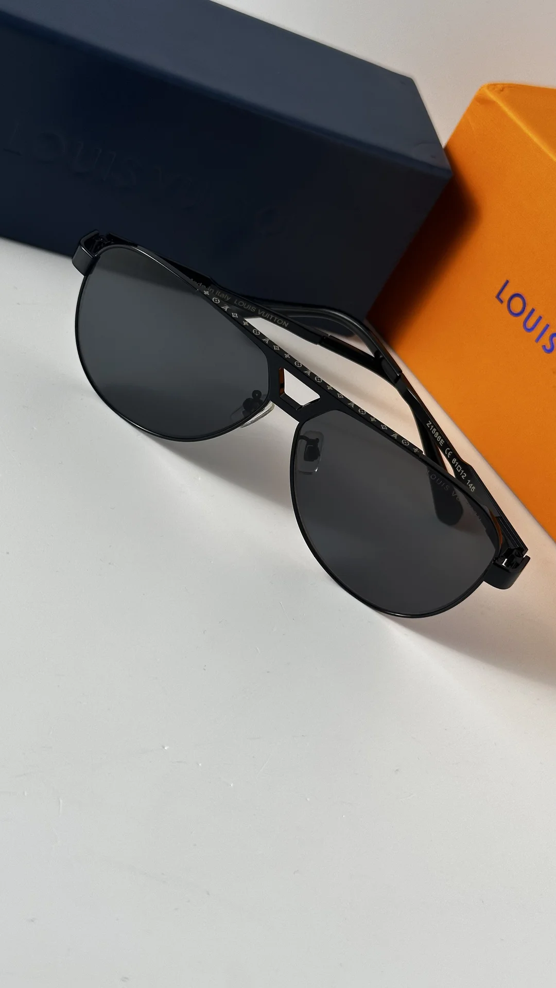 Солнцезащитные очки Louis Vuitton - миниатюра 10