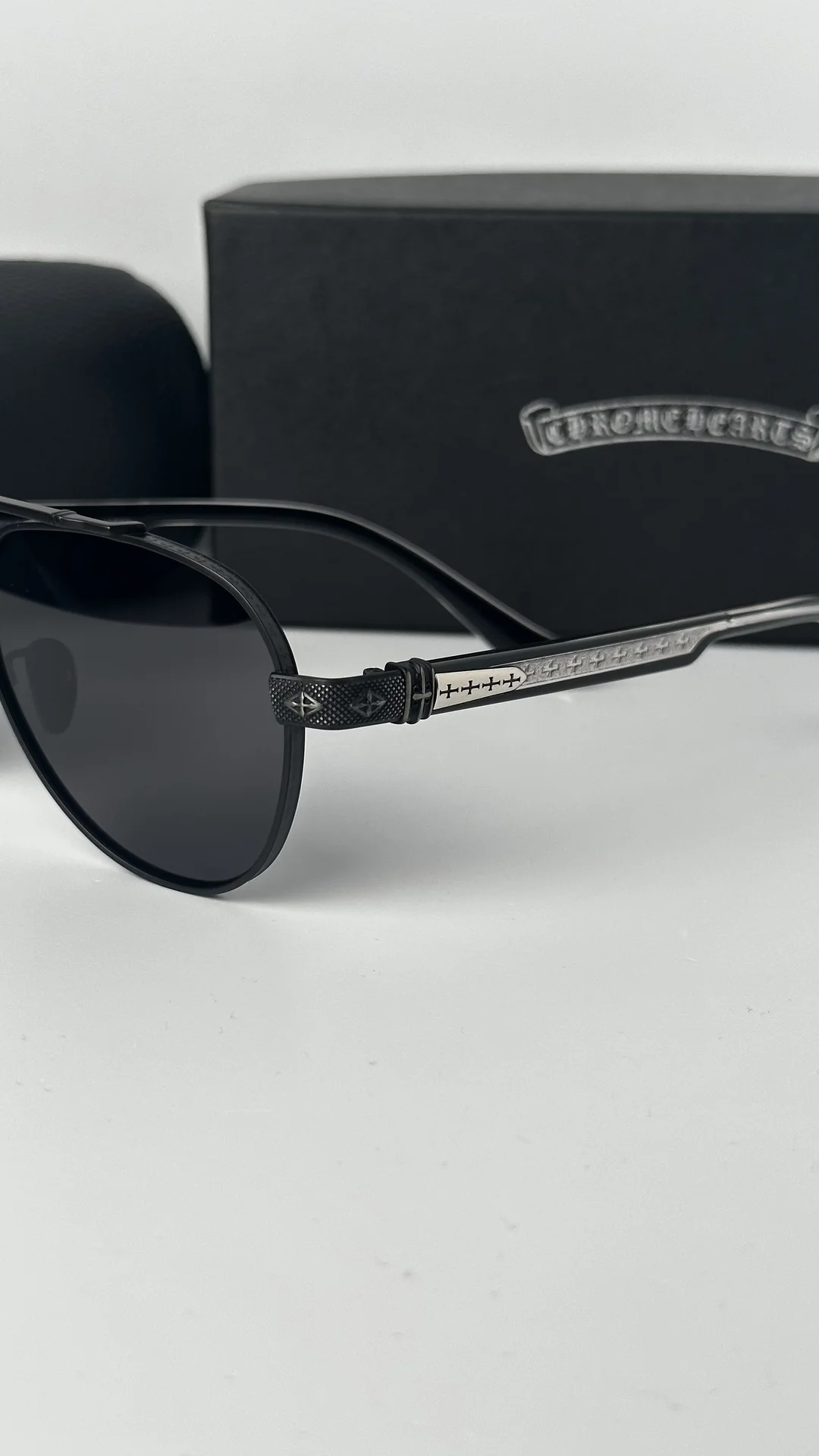 Солнцезащитные очки Chrome Hearts - миниатюра 2