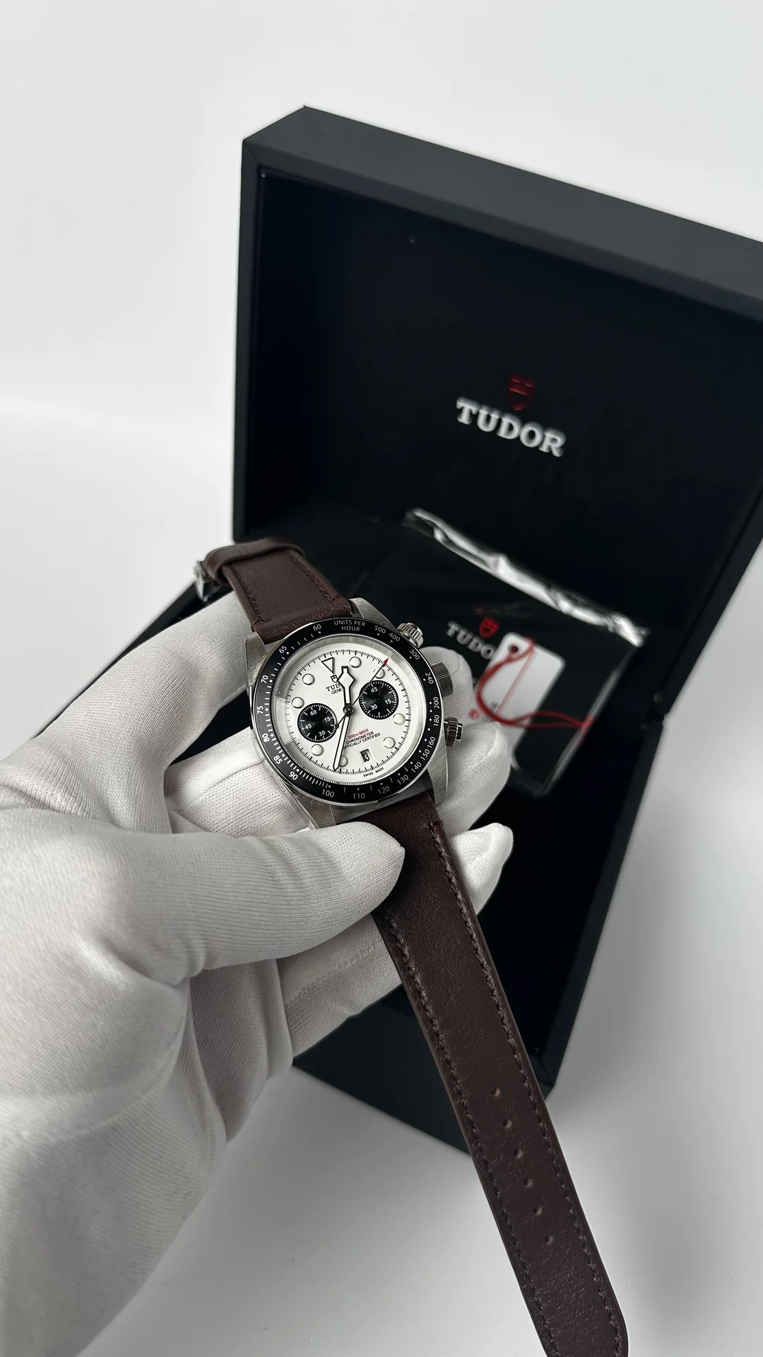Часы Tudor - миниатюра 2