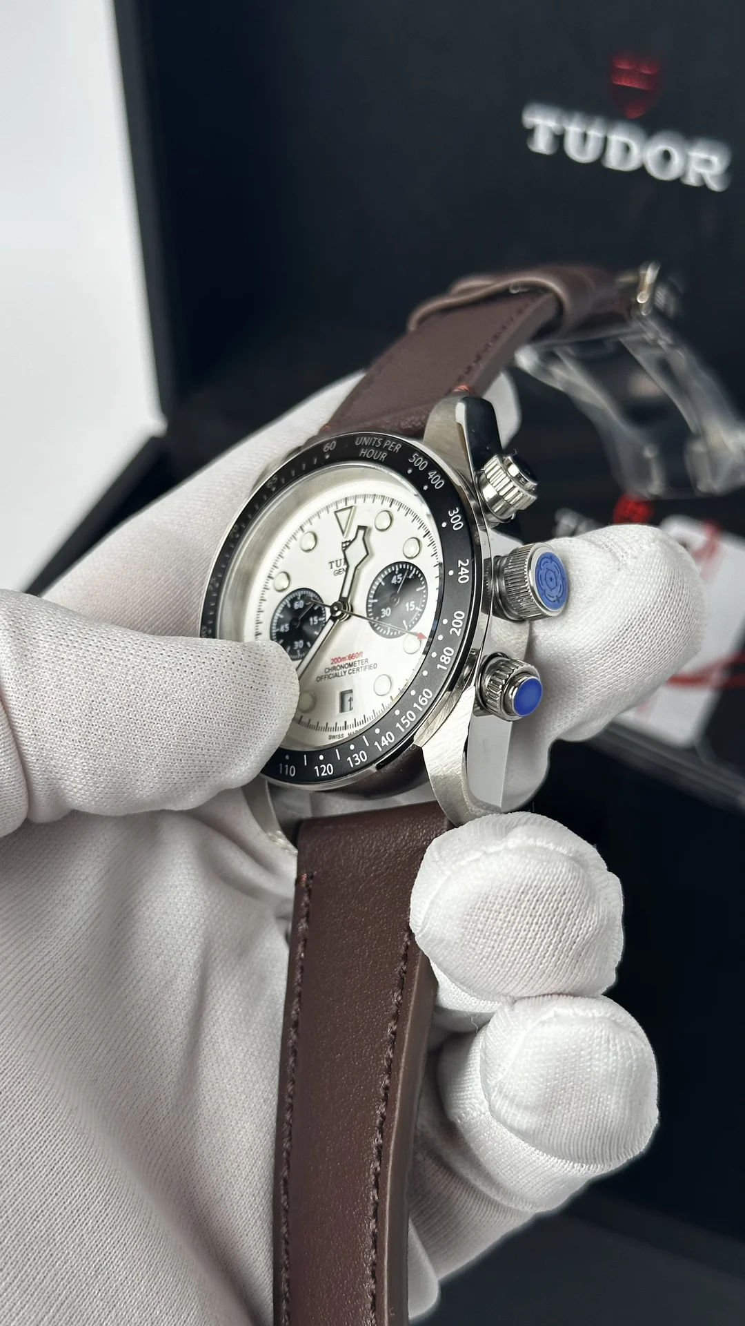 Часы Tudor - миниатюра 5