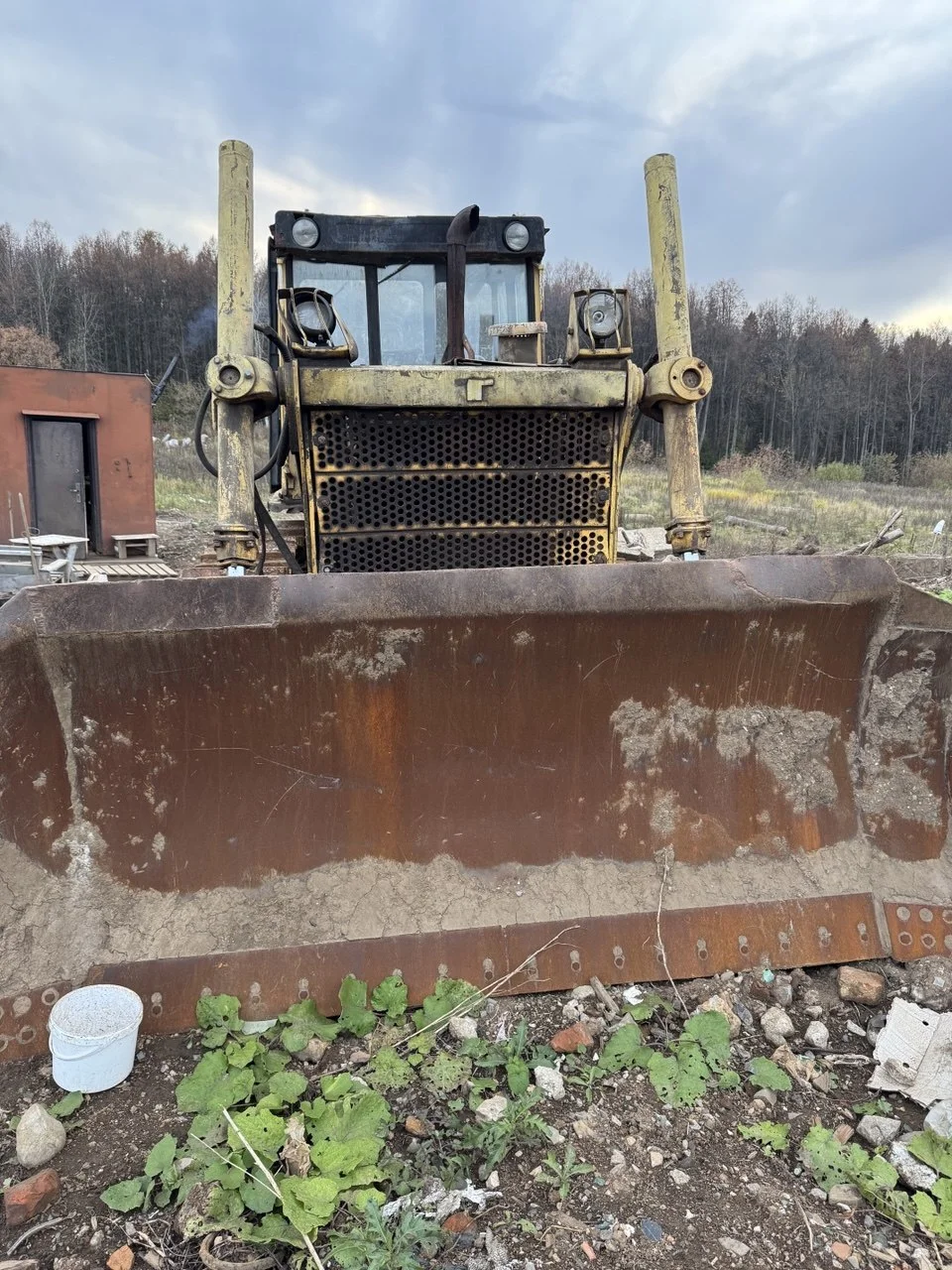 Продаю бульдозер Б10М.0111-1Е .В нормальном техническом состоянии. На ходу, требует небольших вложен - изображение 1
