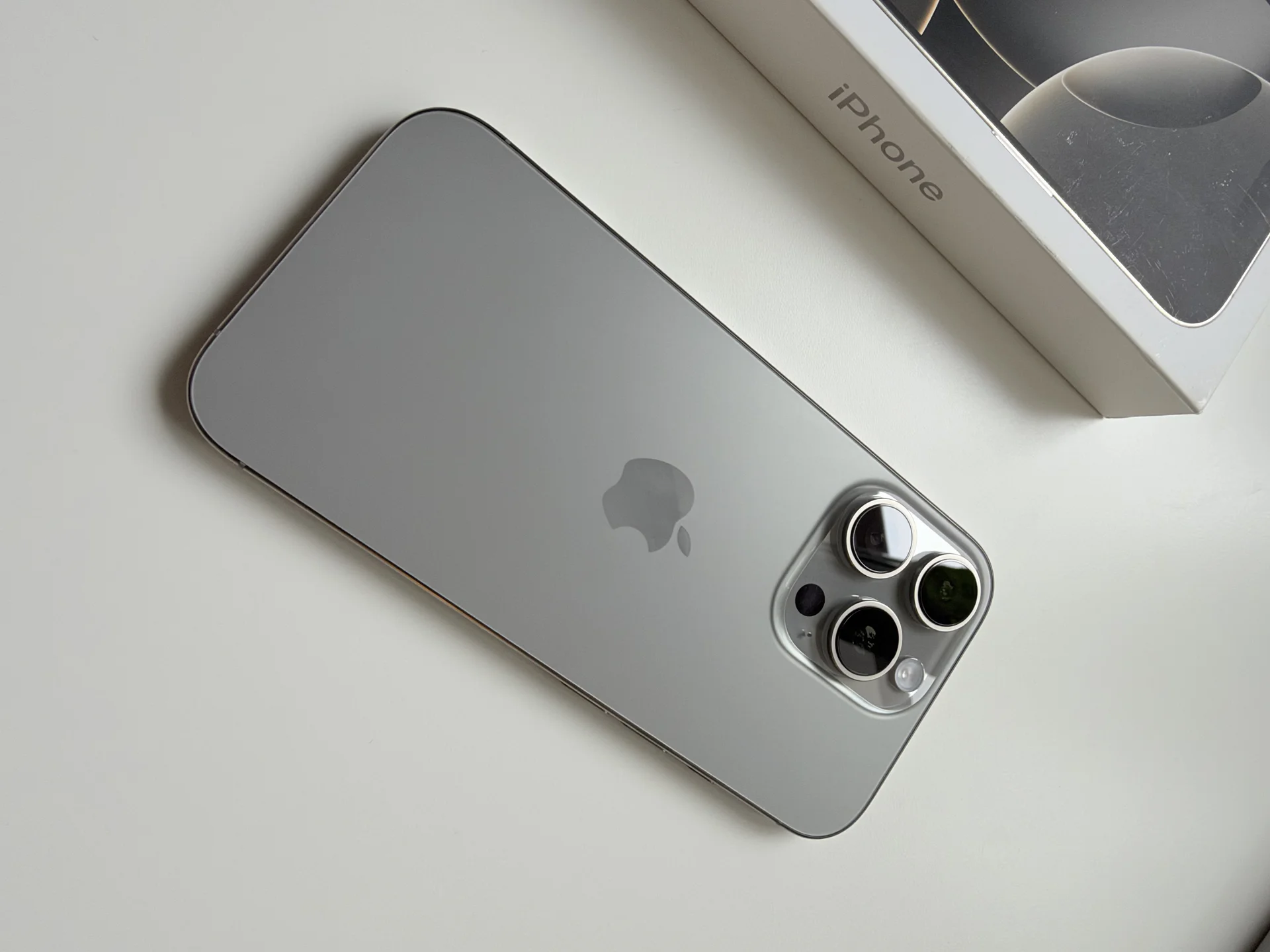 iPhone 16 Pro, 256 ГБ, SIM + eSIM - миниатюра 6