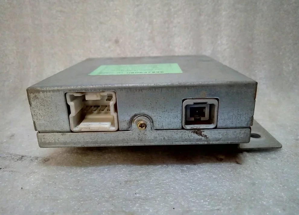 Nissan Cefiro A32 - Блок управления дверьми - миниатюра 2